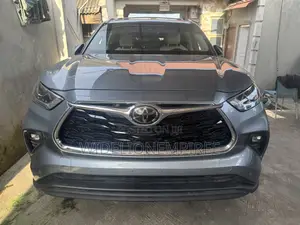 Toyota Highlander Limited 2021 Blue