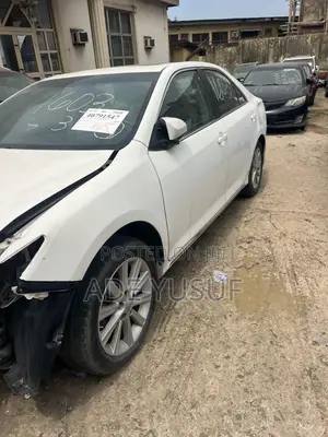 Toyota Camry XLE 4dr Sedan (3.5L 6cyl 6A) 2014 White