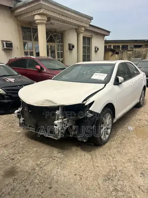 Toyota Camry XLE 4dr Sedan (3.5L 6cyl 6A) 2014 White