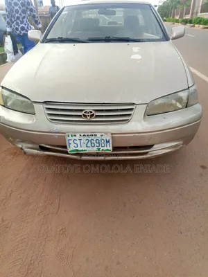 Toyota Camry LE 4dr Sedan (2.2L 4cyl 4A) 2001 Beige