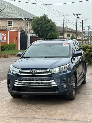 Toyota Highlander XLE 2019 Blue