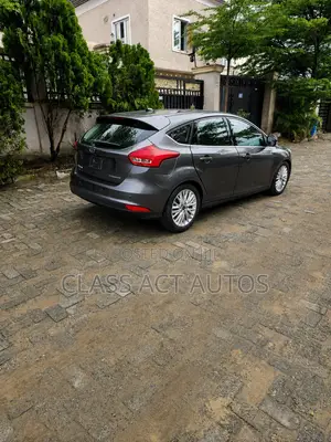Ford Focus Titanium 4dr Hatchback (2.0L 4cyl 6AM) 2015 Gray