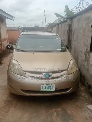 Toyota Sienna XLE Limited AWD 2006 Gold