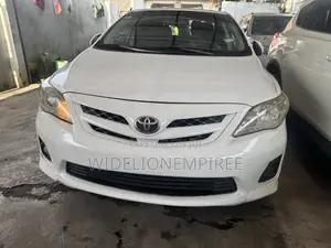 Toyota Corolla S 4dr Sedan (1.8L 4cyl 4A) 2013 White
