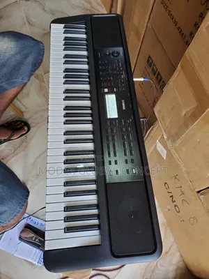 PSR E383 Keyboard