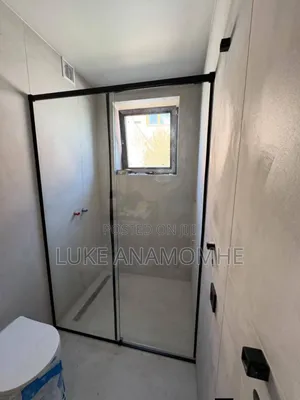 10mm Glass Tempered Shower