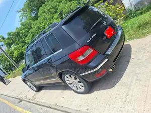 Mercedes-Benz 1422 2011 Black