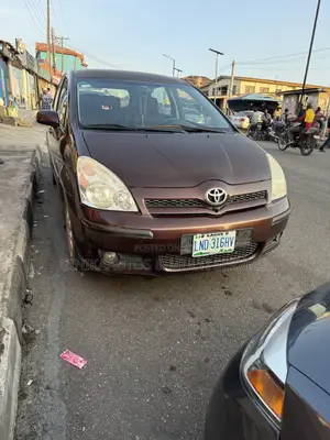 Toyota Corolla Verso 1.6 2003 Brown