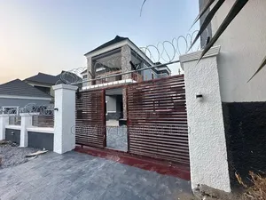 4bdrm Duplex in Zone B for sale