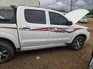 Toyota Hilux 2014 White