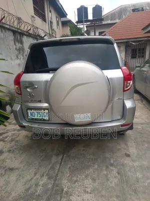 Toyota RAV4 2010 Silver