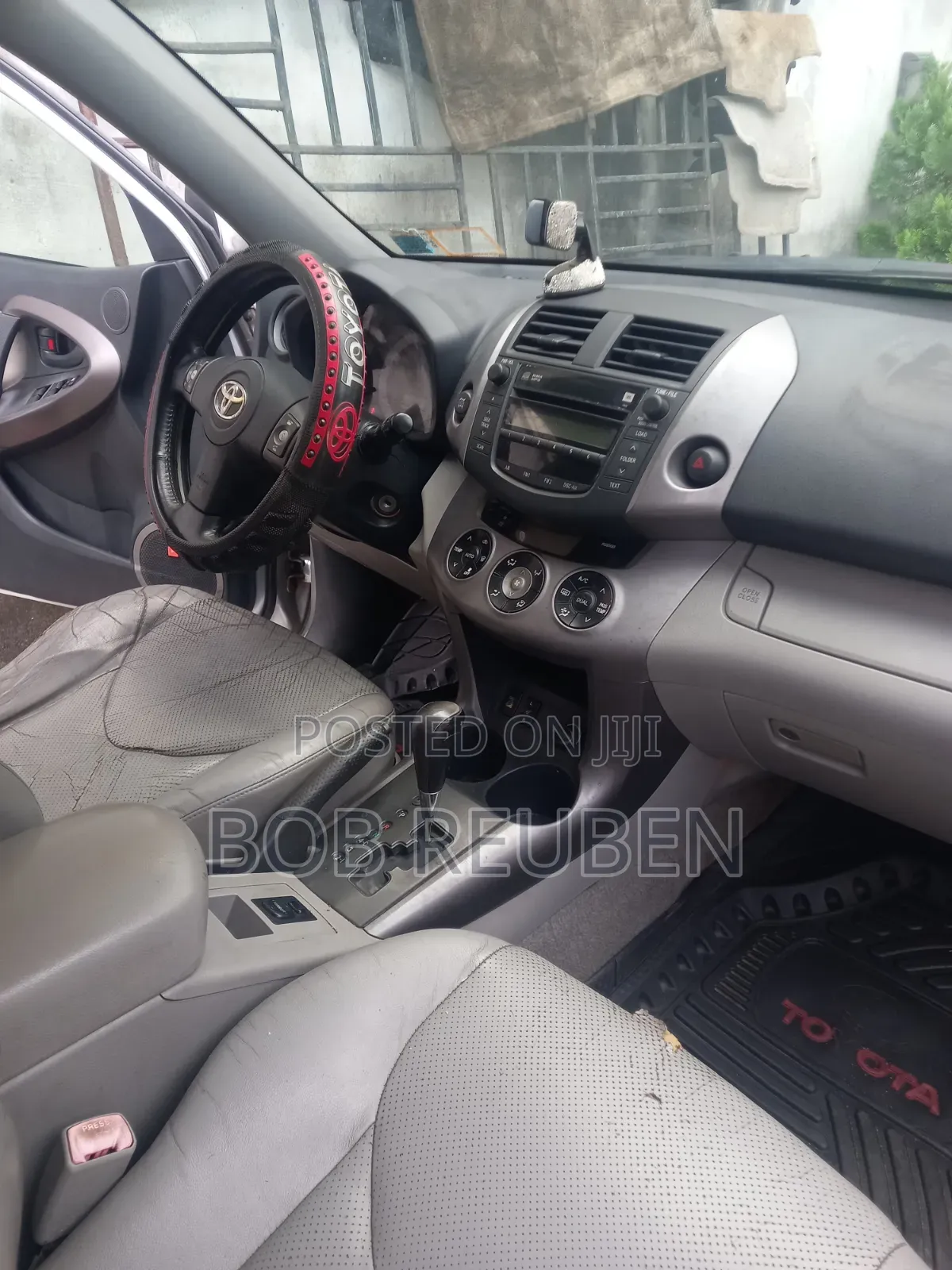 Toyota RAV4 2010 Silver