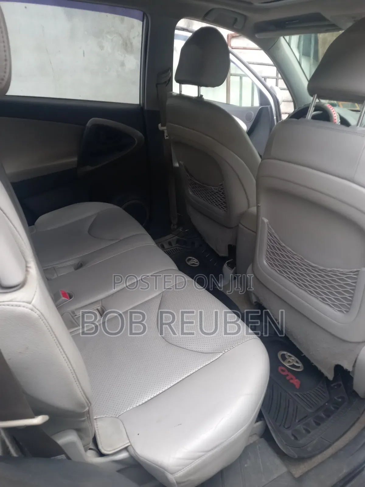 Toyota RAV4 2010 Silver