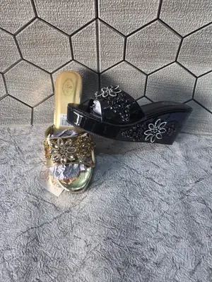 Beautiful Wedge With Flower Design