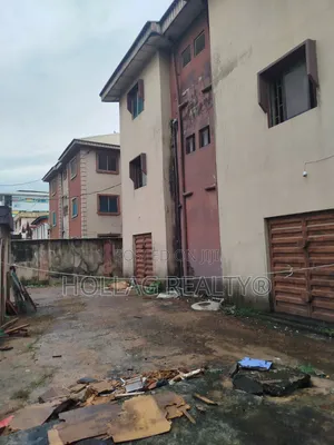 3bdrm Block of Flats in Okota for sale