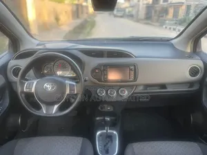 Toyota Yaris 2017 Gray