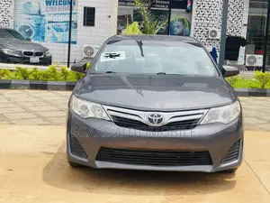 Toyota Camry LE 4dr Sedan (2.5L 4cyl 6A) 2012 Gray