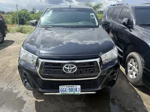 Toyota Hilux 2021 Black