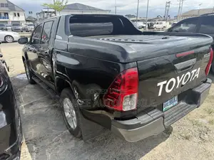 Toyota Hilux 2021 Black