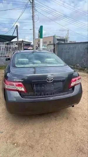 Toyota Camry LE 4dr Sedan (2.5L 4cyl 6AM) 2010 Gray