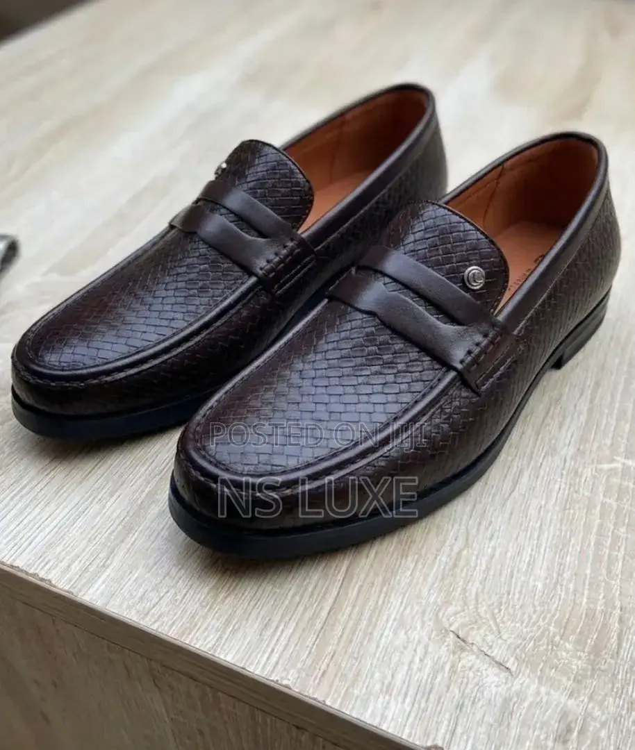 Various Designs of Flat Shoes
