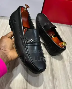 Various Designs of Flat Shoes