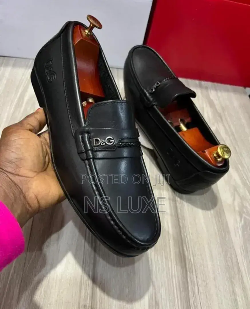 Various Designs of Flat Shoes