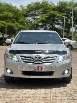 Toyota Camry XLE V6 4dr Sedan (3.5L 6cyl 6A) 2011 Silver