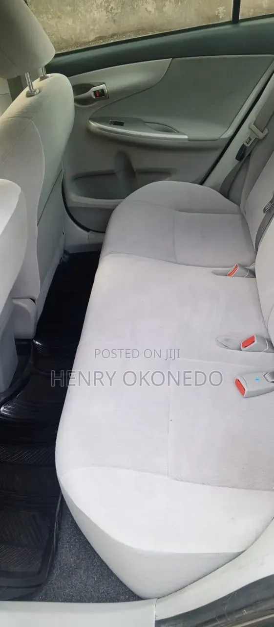 Toyota Corolla 2011 Gray