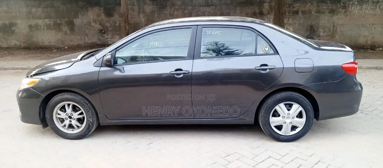 Toyota Corolla 2011 Gray