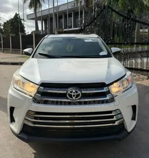 Toyota Highlander XLE V6 4x4 (3.5L 6cyl 6A) 2016 White