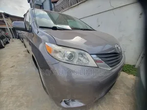 Toyota Sienna 2010 Gray