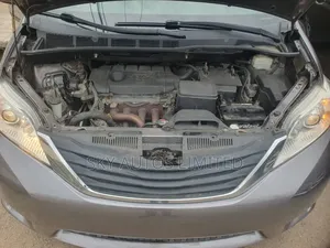 Toyota Sienna 2010 Gray