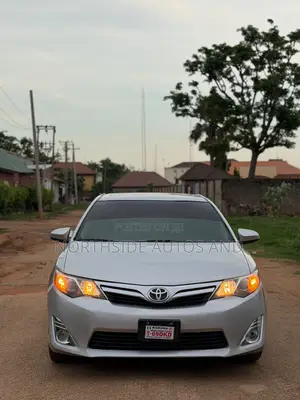 Toyota Camry XLE 4dr Sedan w/Prod. End 11/13 (2.5L 4cyl 6A) 2014 Silver