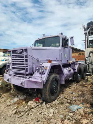 Cummins Truck 8x6 Auxiliary 14 Tyres