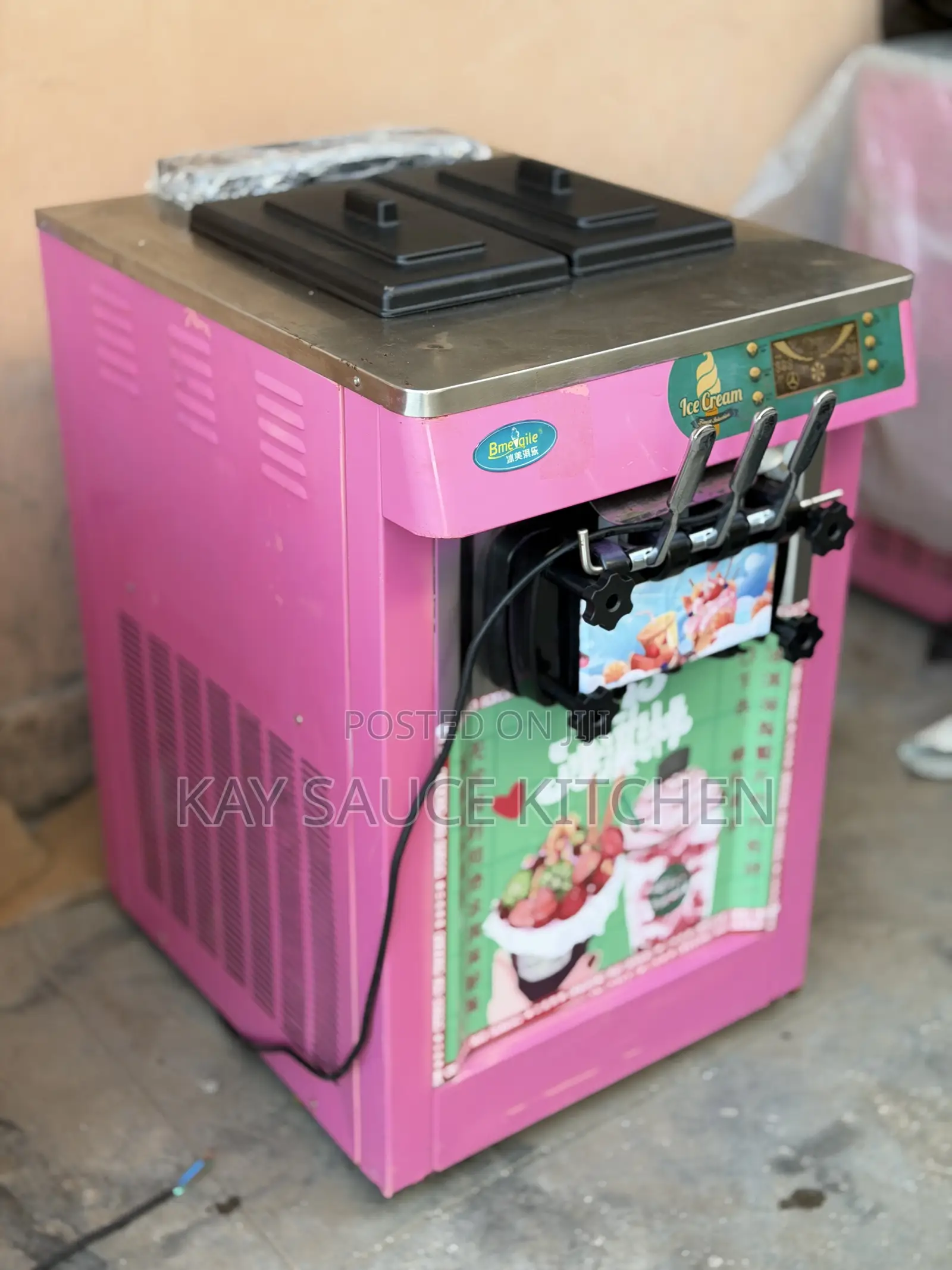 Ice Cream Machine Table Top (Clean Like New)