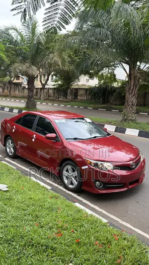 Toyota Camry SE 4dr Sedan (2.5L 4cyl 6A) 2013 Red