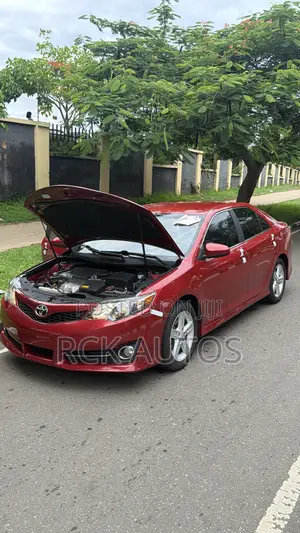 Toyota Camry SE 4dr Sedan (2.5L 4cyl 6A) 2013 Red