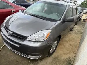 Toyota Sienna LE AWD 2005 Gray