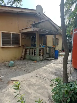6bdrm Bungalow in Gowon Estate, Egbeda for sale