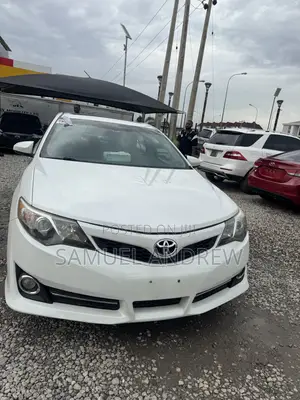 Toyota Camry SE 4dr Sedan (2.5L 4cyl 6A) 2013 White