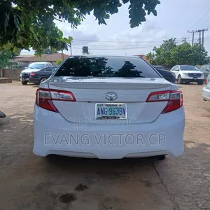 Toyota Camry LE 4dr Sedan (2.5L 4cyl 6A) 2014 White