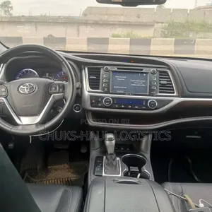 Toyota Highlander Limited V6 4x4 (3.5L 6cyl 6A) 2016 Gold