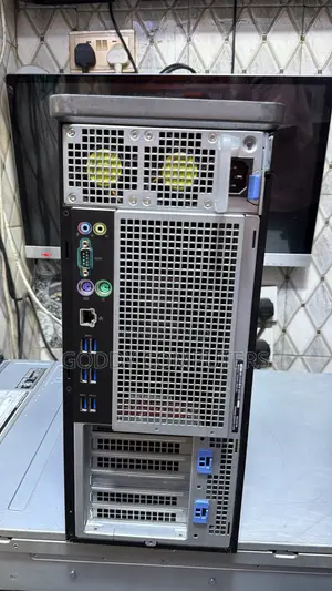 Desktop Computer Dell Precision 5820 32GB Intel Xeon SSD 512GB