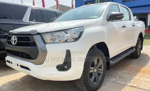 New Toyota Hilux 2025 White