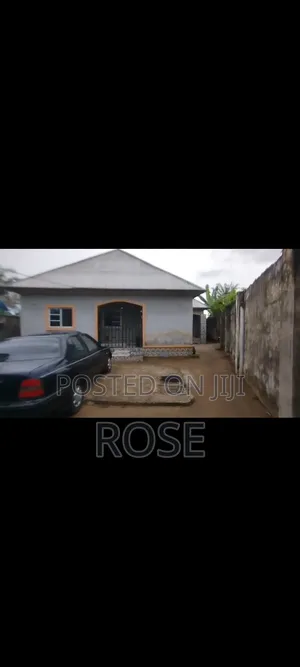 3bdrm Bungalow in Ikot Mbang, Uyo for sale