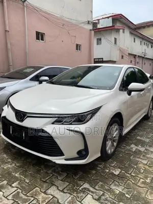 Toyota Corolla SE 2021 White