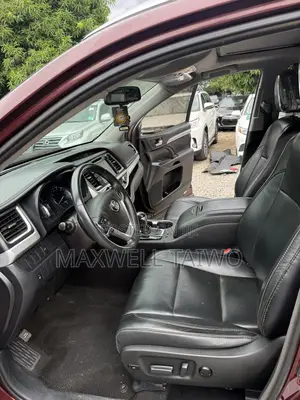 Toyota Highlander XLE V6 4x2 (3.5L 6cyl 6A) 2016
