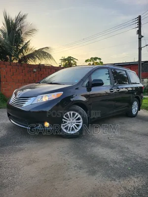 Toyota Sienna XLE Premium 7 Passenger (3.5L 6cyl 6A) 2016 Black