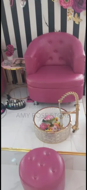 Quality Single Sofa With Ottoman
